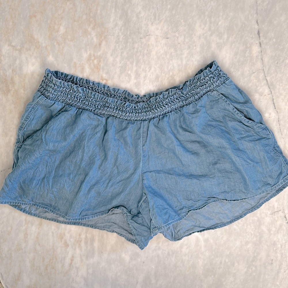 A Glow Maternity Shorts